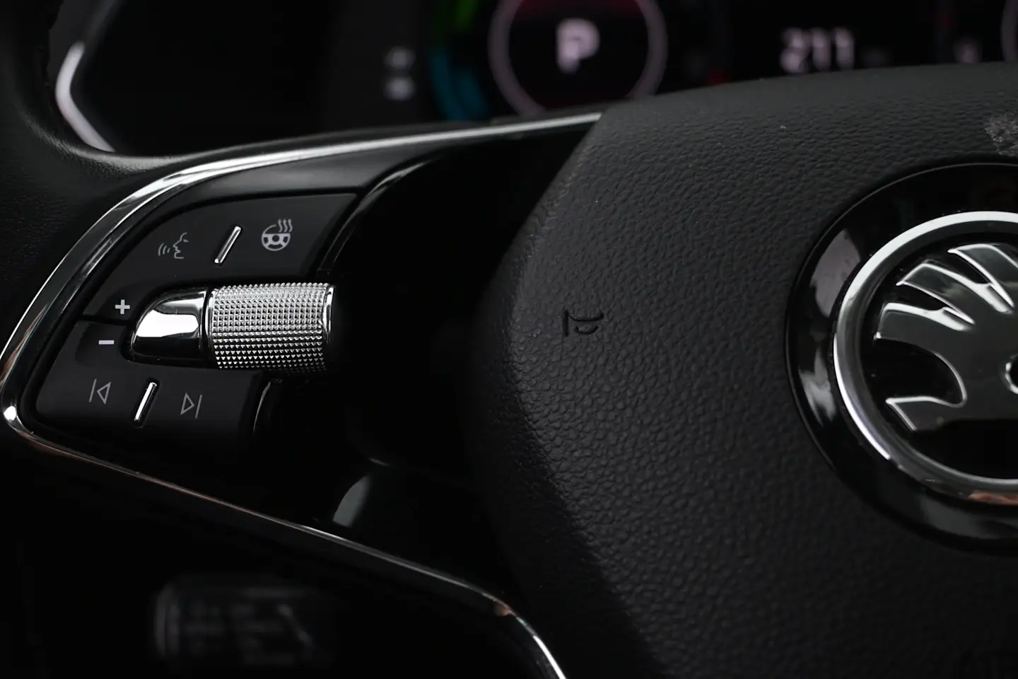 Car Image - 18XN1WL3c4vSF55U1BgOzL
