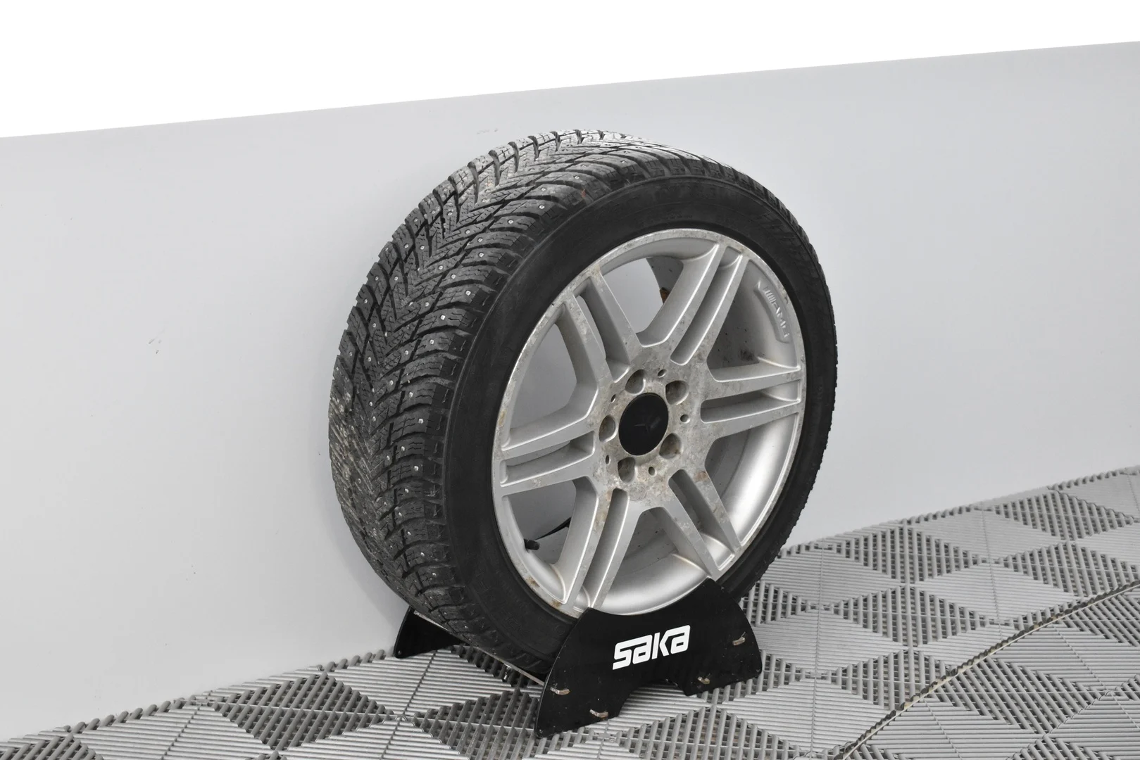 Car Image - 44ZbySEl7xmF8zj8t18bZp