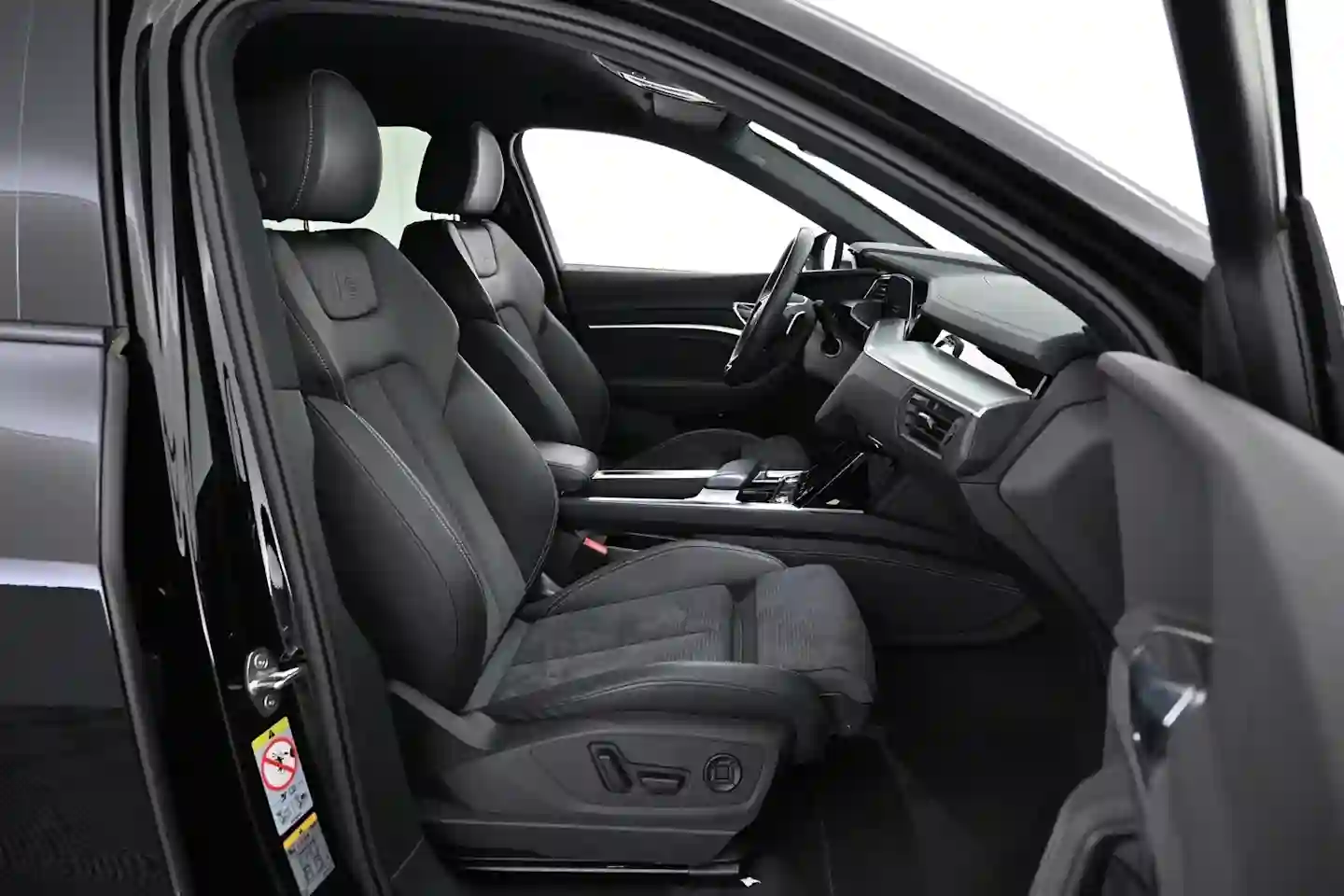 Car Image - G7NRYgIgJqqBdutQO3psc
