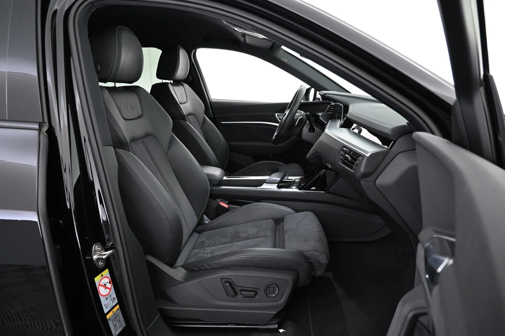 Car Image - G7NRYgIgJqqBdutQO3psc