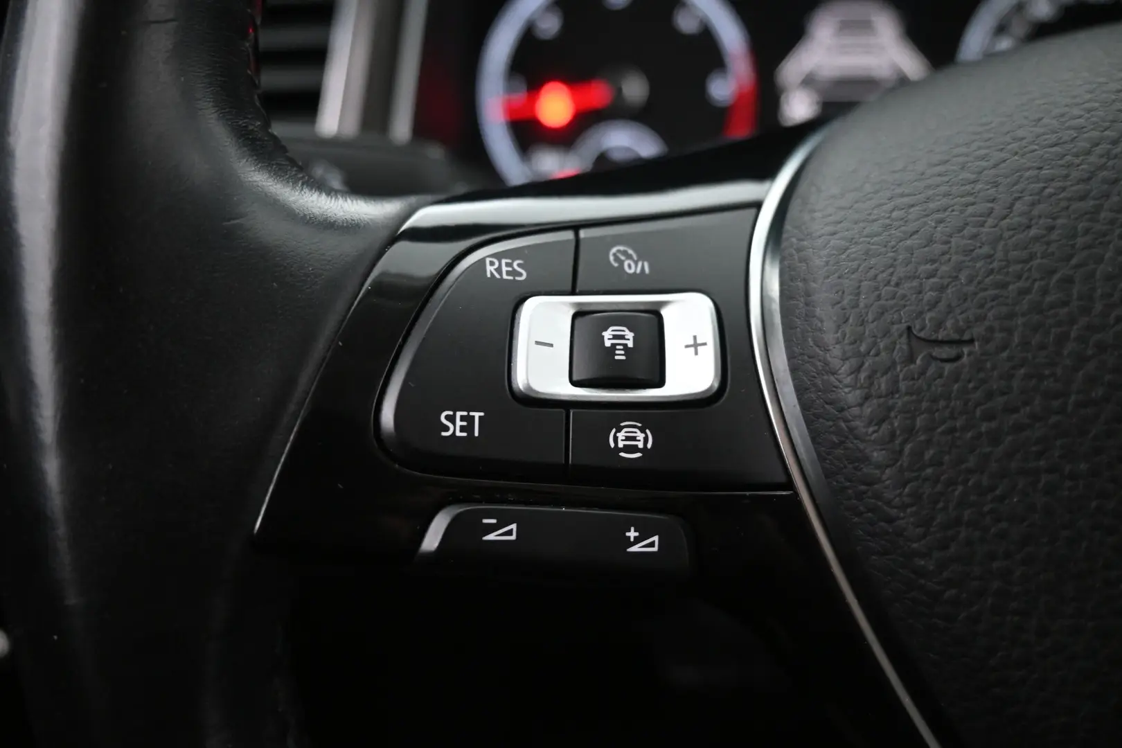 Car Image - 2Yq9cWtqbF0mAk2naft6D6