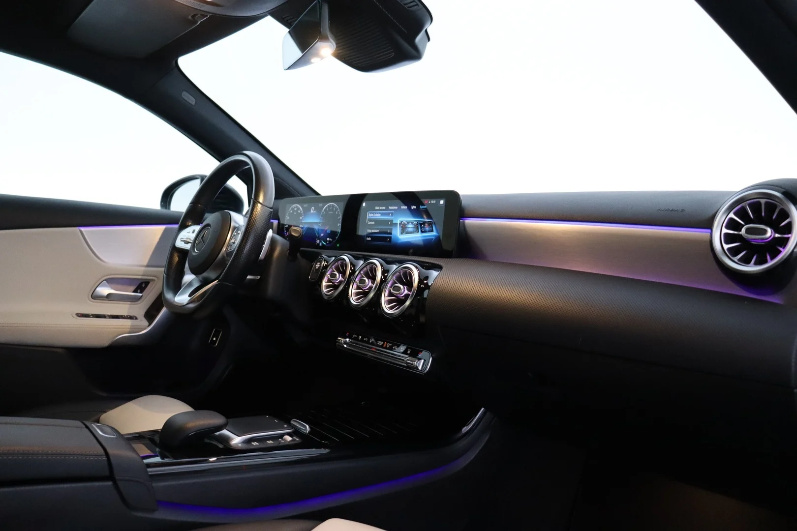 Car Image - 2w3aaUUpwwbrUfxaOp8Ati