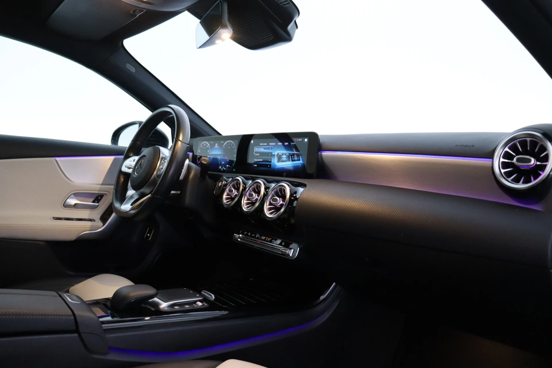 Car Image - 2w3aaUUpwwbrUfxaOp8Ati