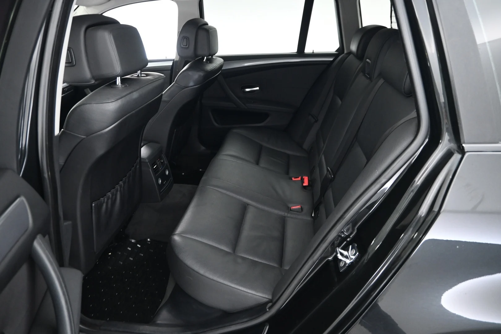 Car Image - 45L9taAcQMNZaRISZLudPR