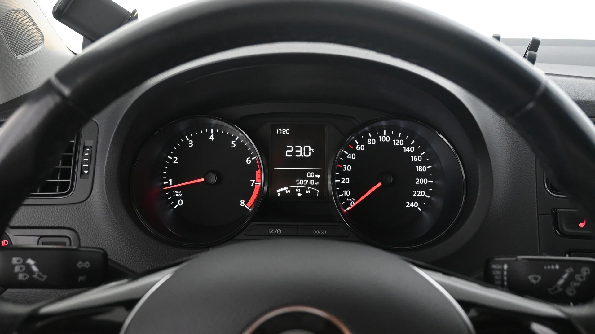 Car Image - 33YcLhea3ctTyZkhZkodbL
