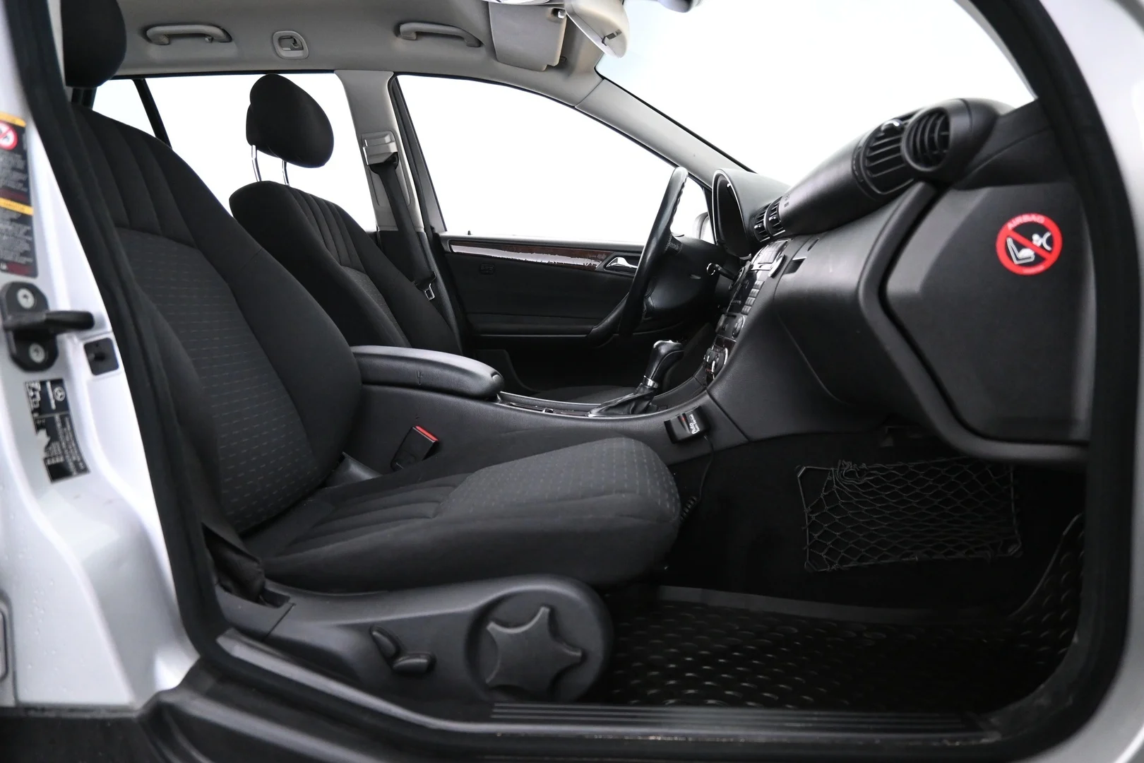 Car Image - 3iYzHrbpcDQx4v6hDazcU6