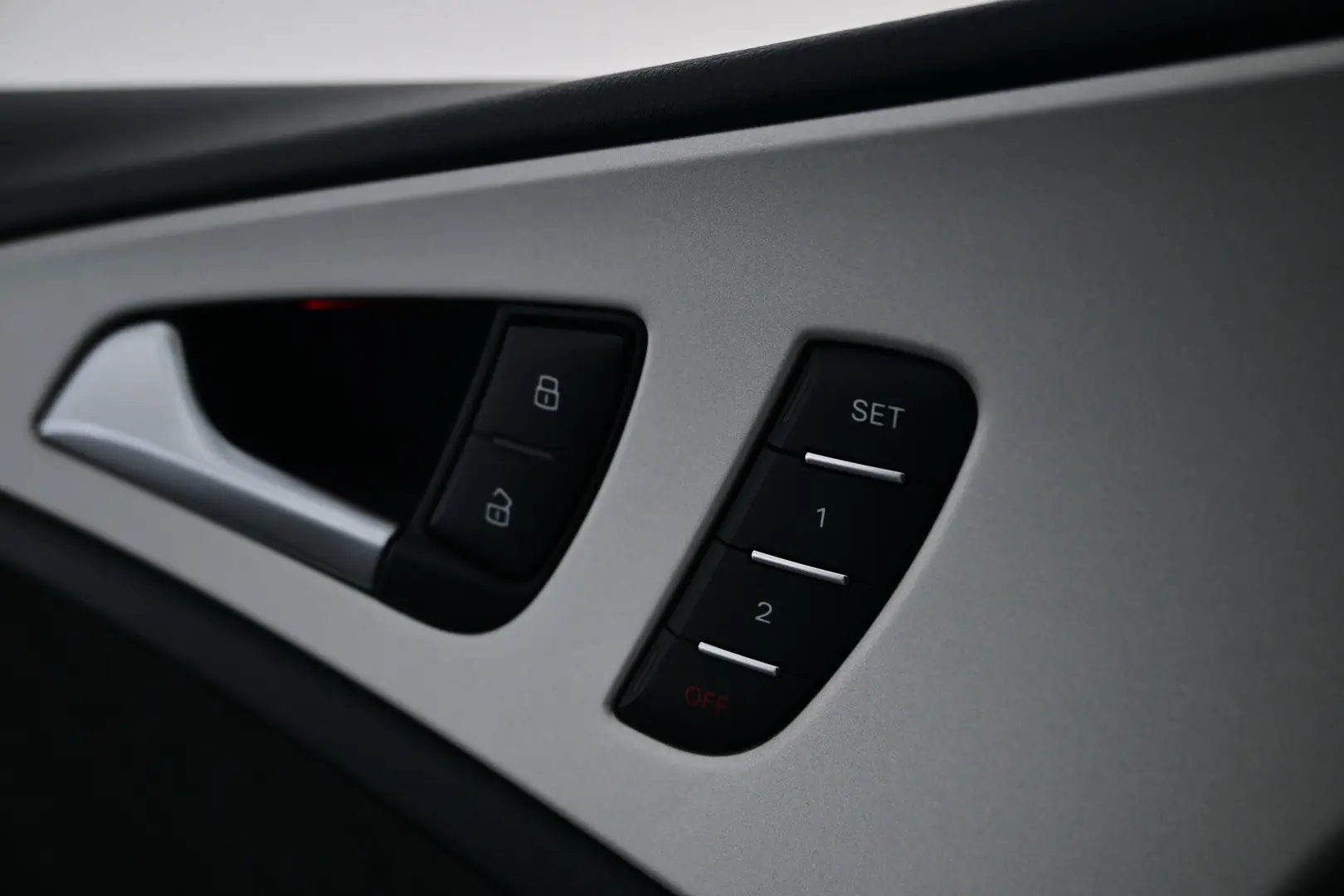 Car Image - 4nS0EK81SJbjOQrxFx4vrH