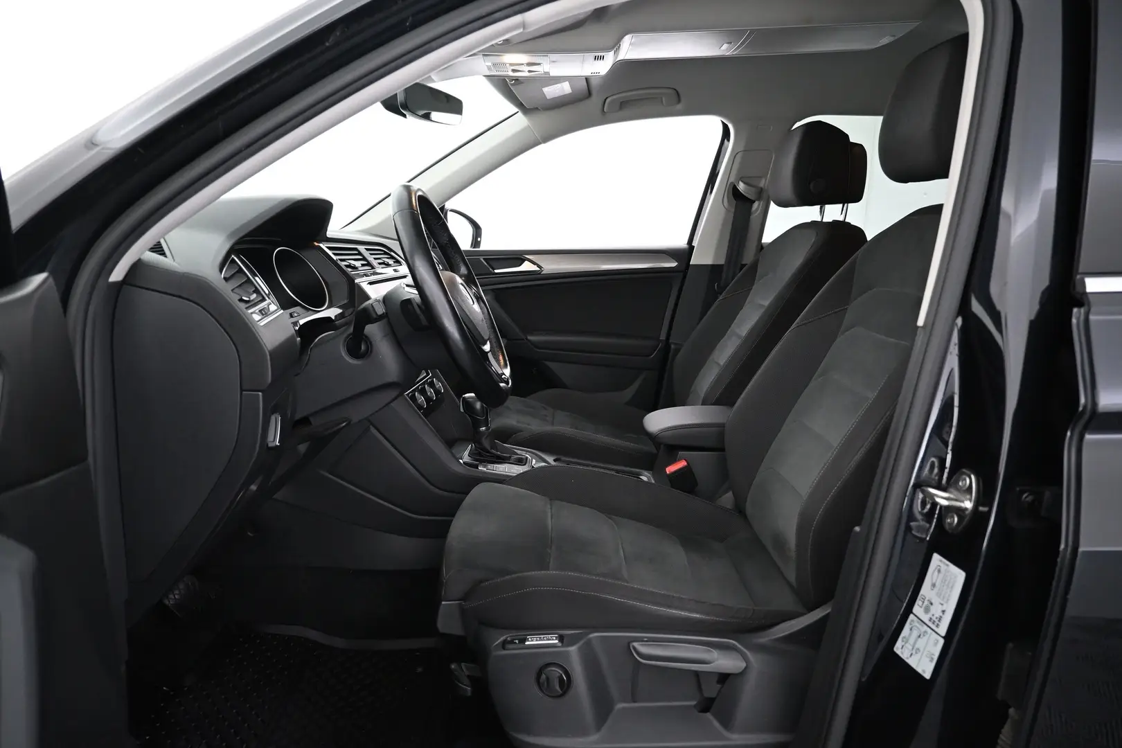 Car Image - wnRnwmLRUi474UGRr151J