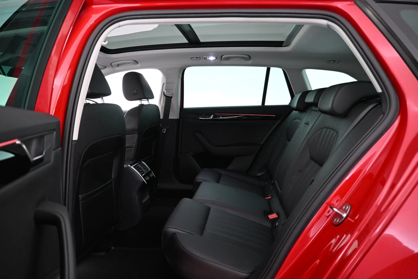 Car Image - 5Z2bxsOJQb5HSuEYQbfS7t