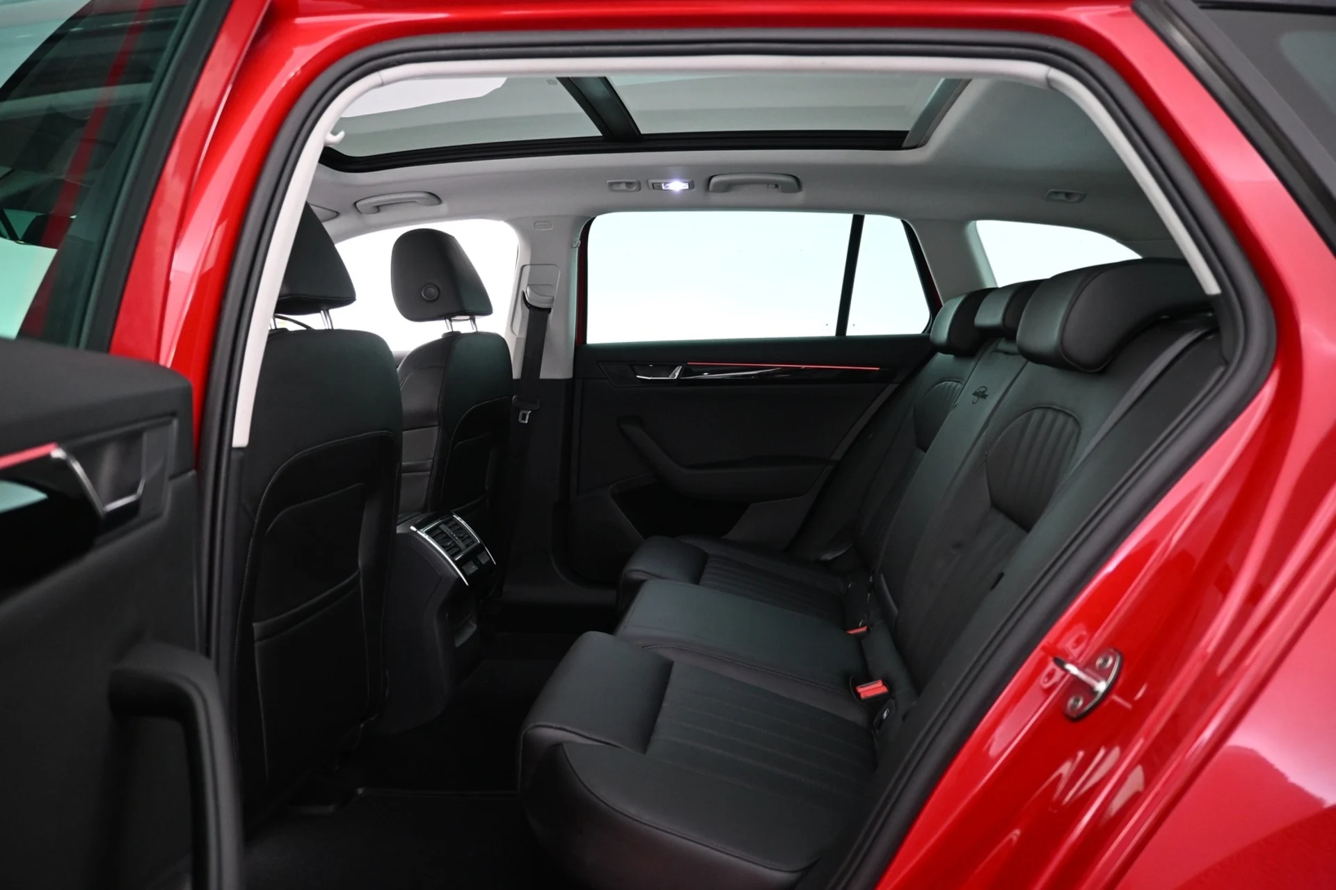 Car Image - 5Z2bxsOJQb5HSuEYQbfS7t