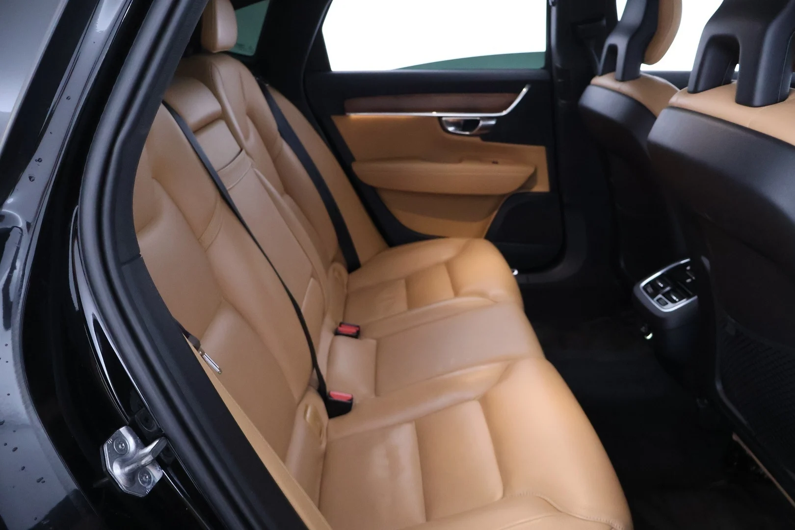 Car Image - 7fzjhR6SFswqB1RvdfoIaX