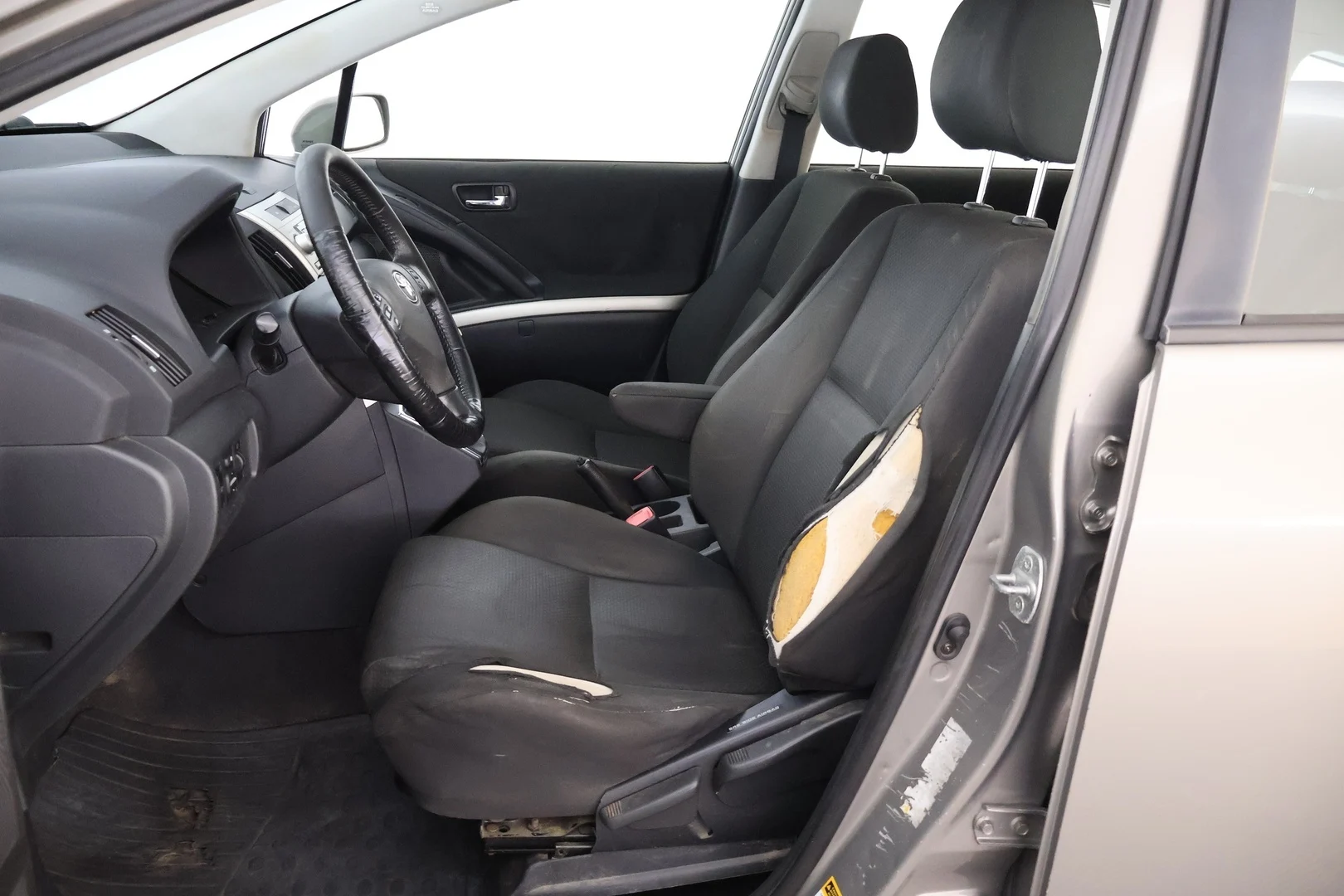 Car Image - vOLQx8dlW663xHnM8img7