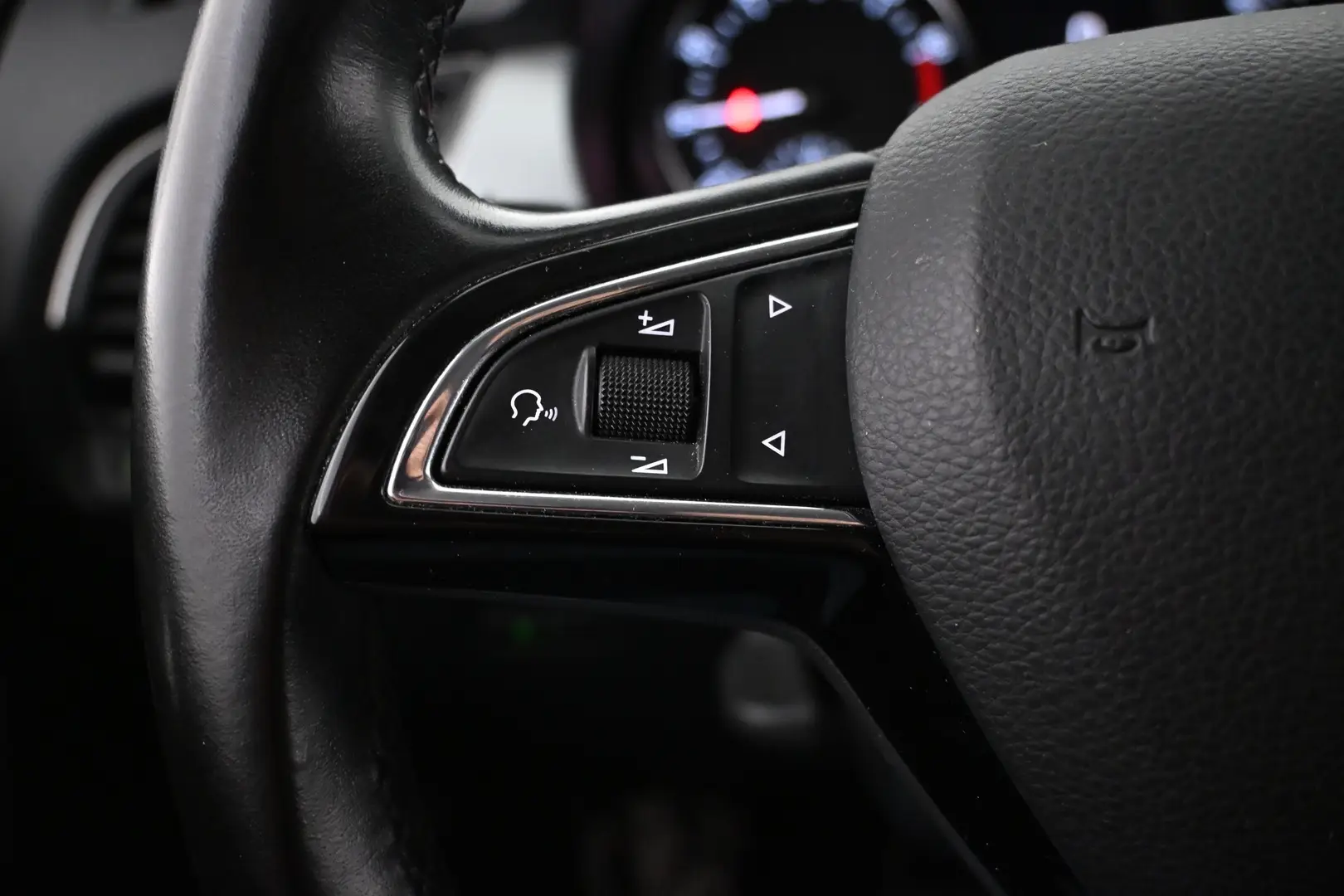 Car Image - 4uIGPJ7GUXjQOdWlKesXcy