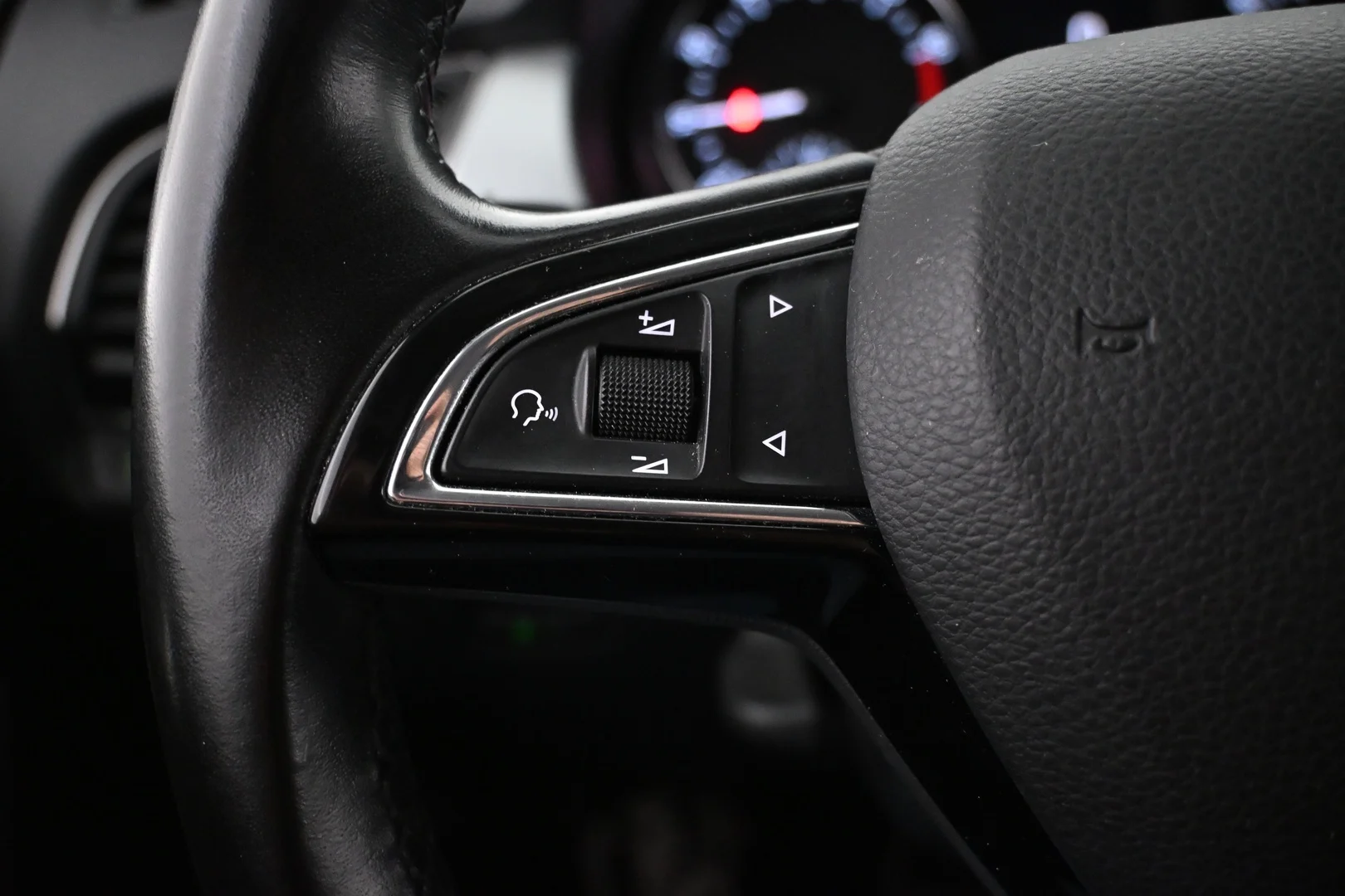 Car Image - 4uIGPJ7GUXjQOdWlKesXcy