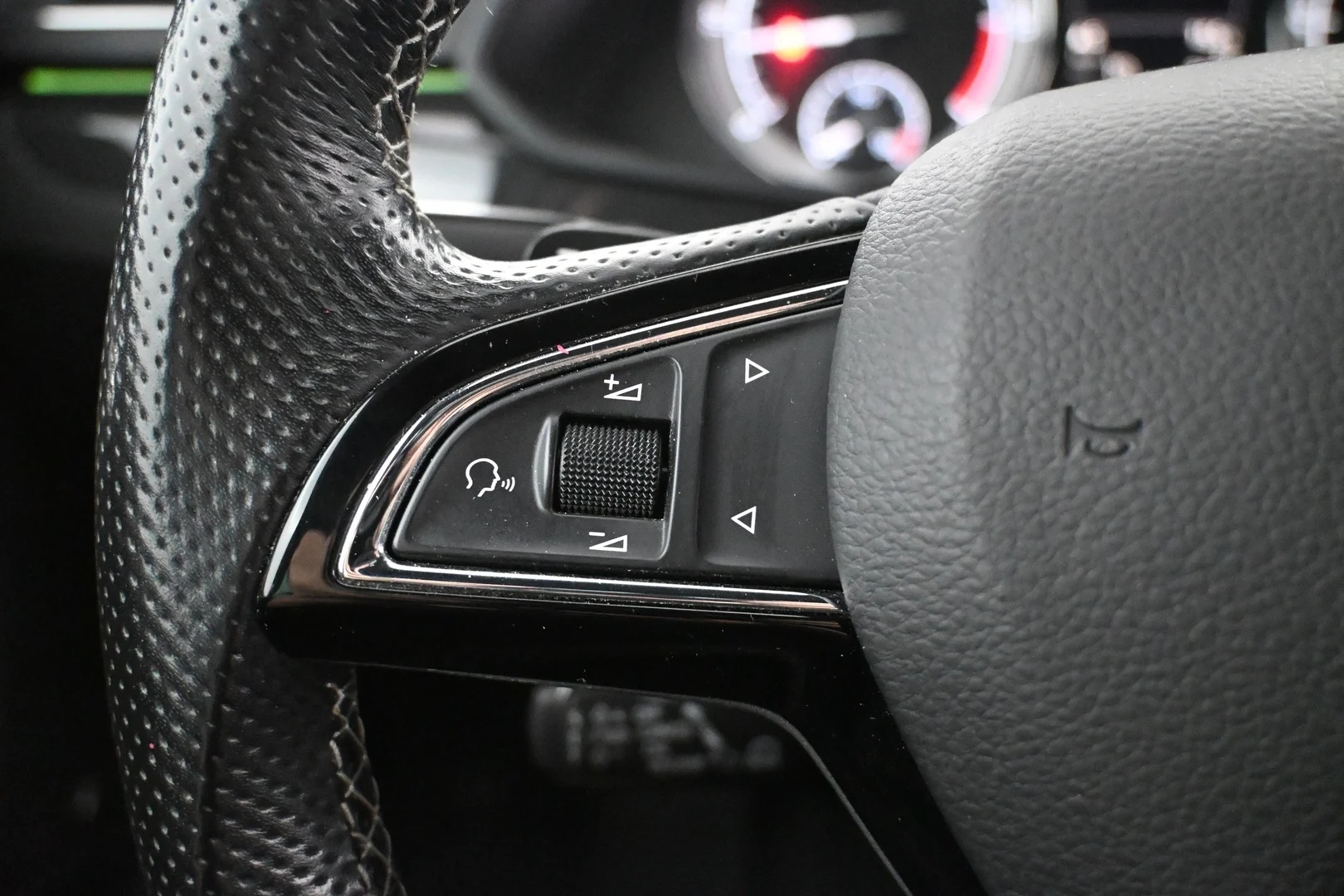 Car Image - 6T0Kne3bW5MpnZYidioFw4
