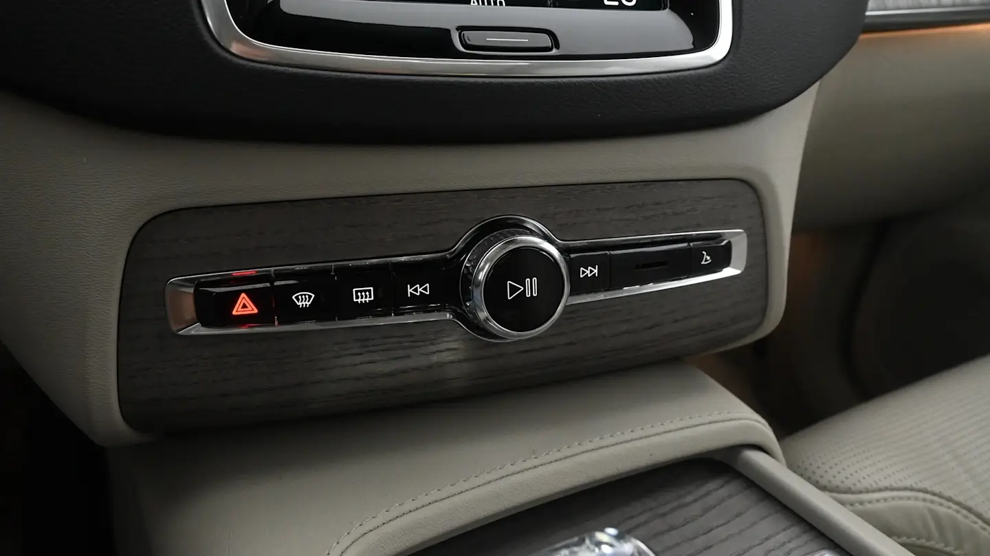 Car Image - 1uO82LuV8WuD8TvxIQ2VjJ