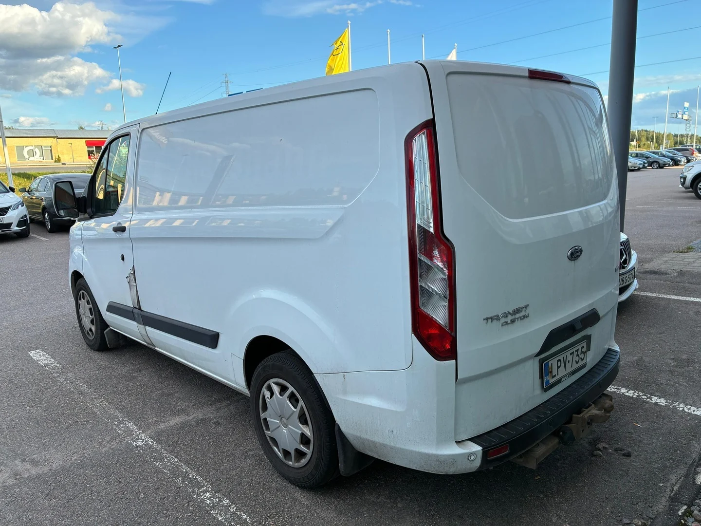 Car Image - 4bRNkMqtZMuKPxD8TGpWDP