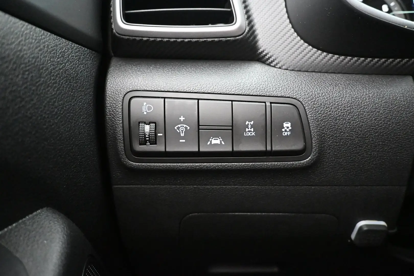 Car Image - 6CRFix35jrlwSxal4TvkbY