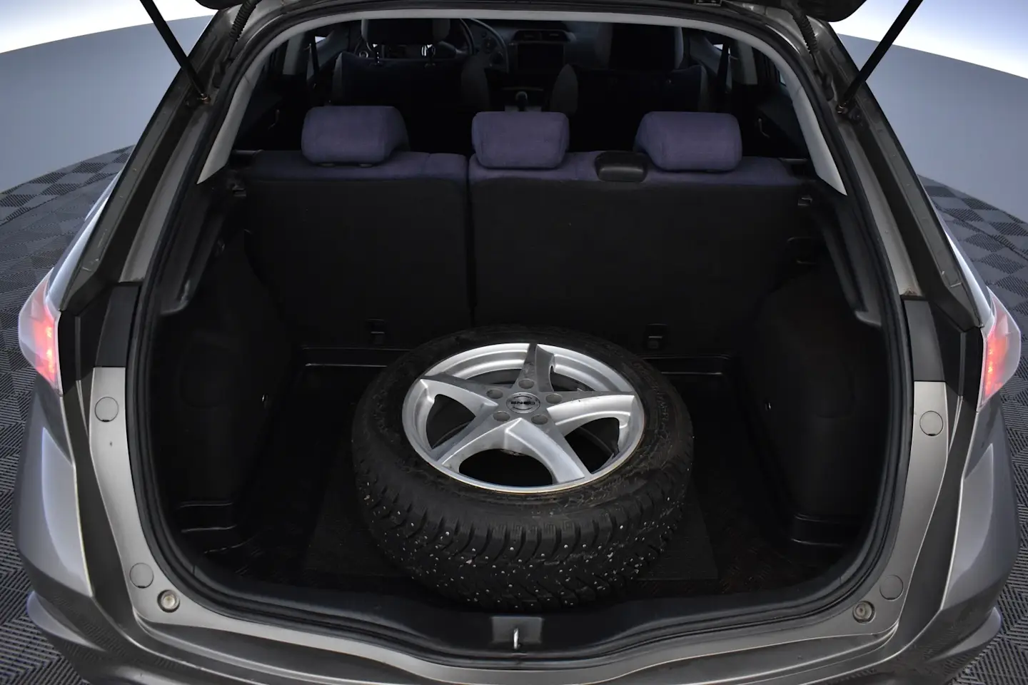 Car Image - TcVl69zXl9DAyQzezZuJg