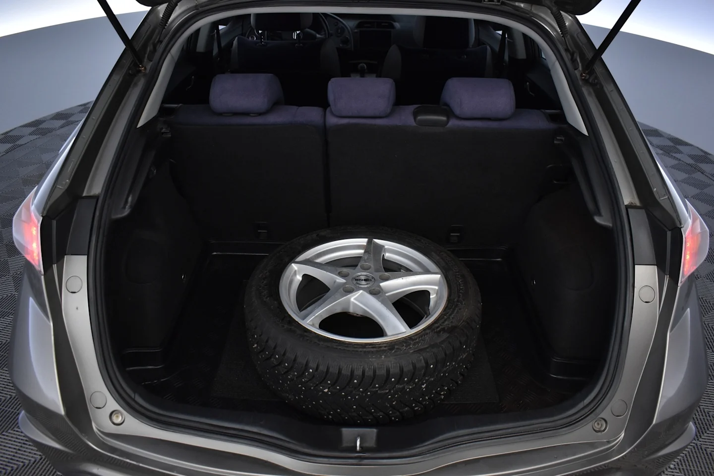 Car Image - TcVl69zXl9DAyQzezZuJg