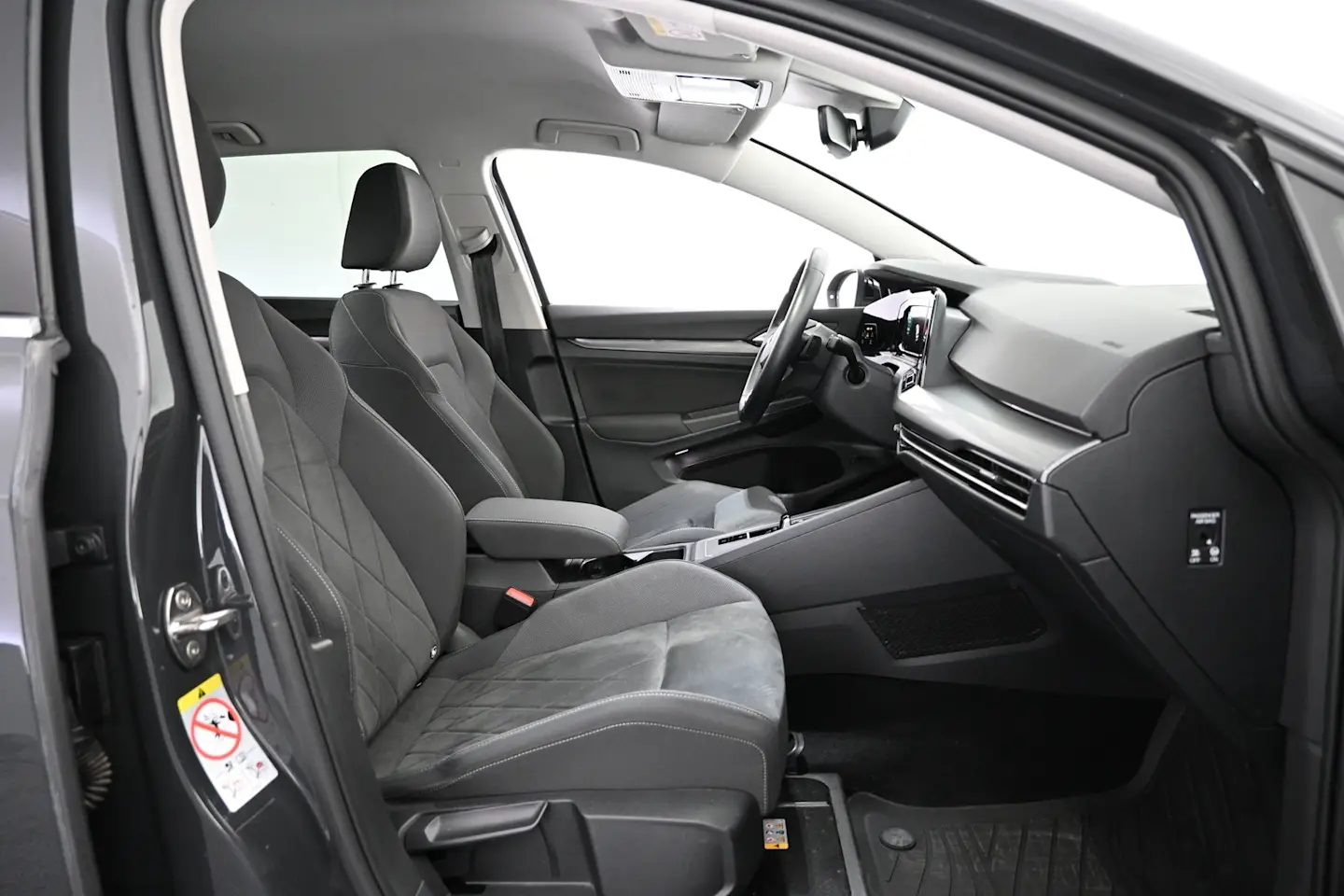 Car Image - BgpyEPo1DdHfybEvbcR4y