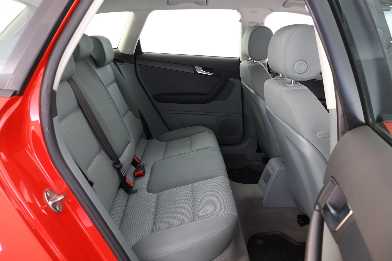 Car Image - 9B4aoiBW4abCDYBfbn4yF