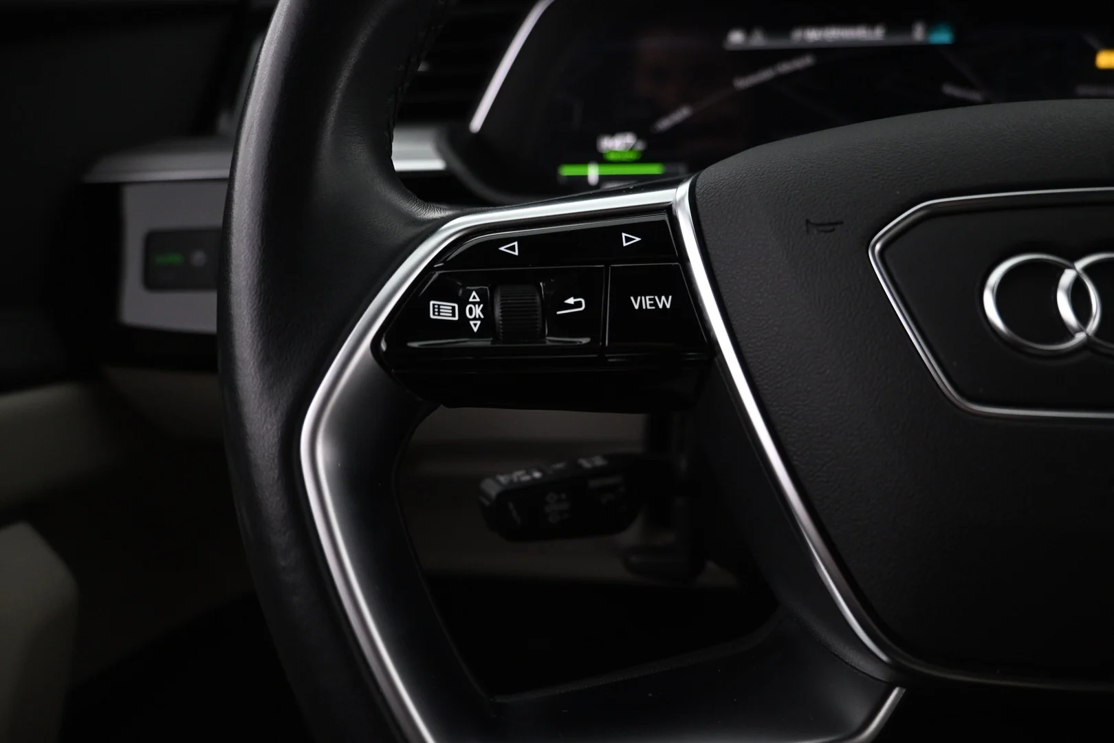 Car Image - 374CIl4GnTDsLr9HBTC0RS