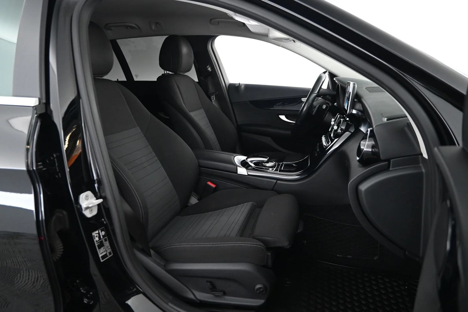 Car Image - 2RDZe9CWTRNtHMzQ1YHiVU