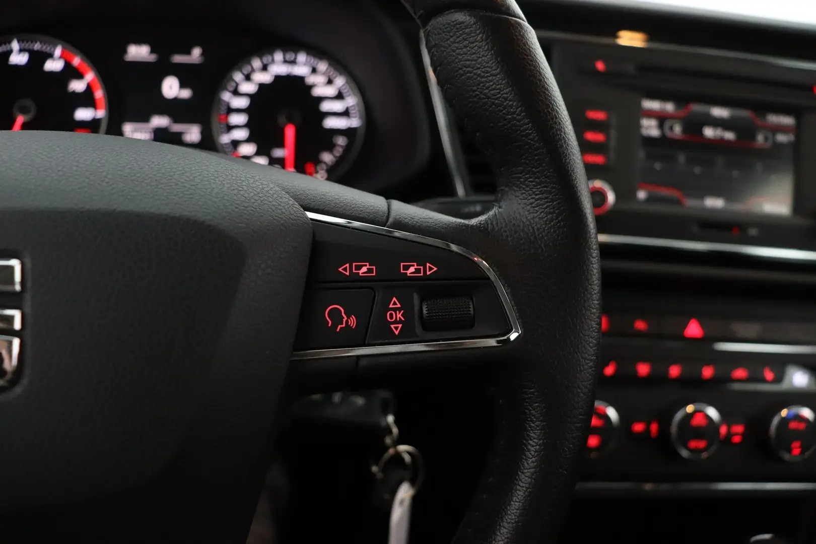 Car Image - YPOrlWmJmYLNe6C14EcXY