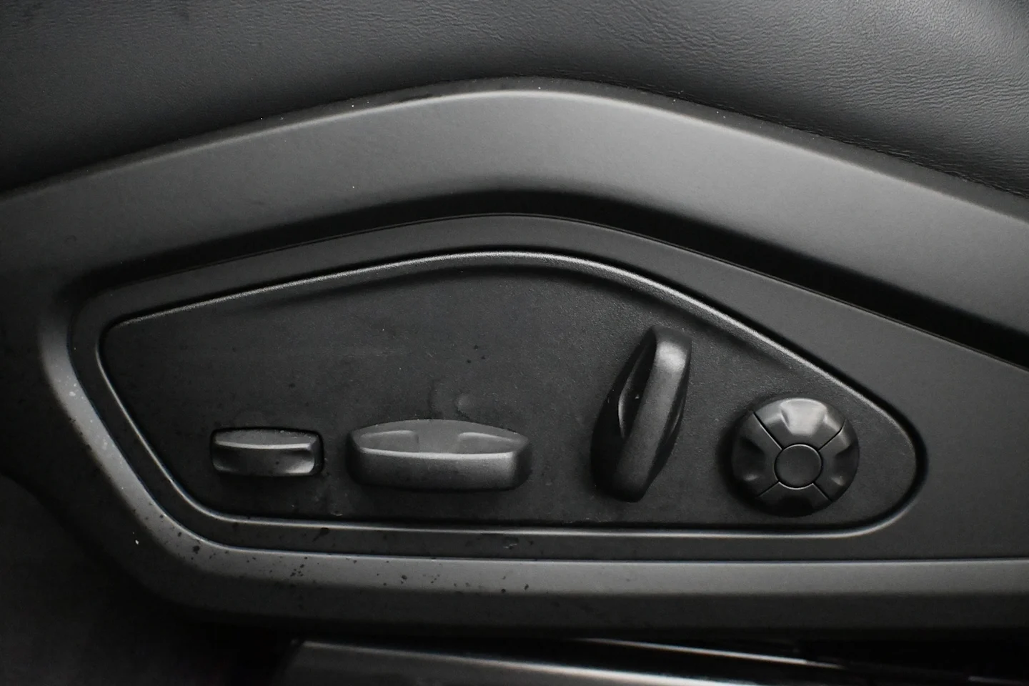 Car Image - 6jITkmC8Ad51CZDk4w6hJe