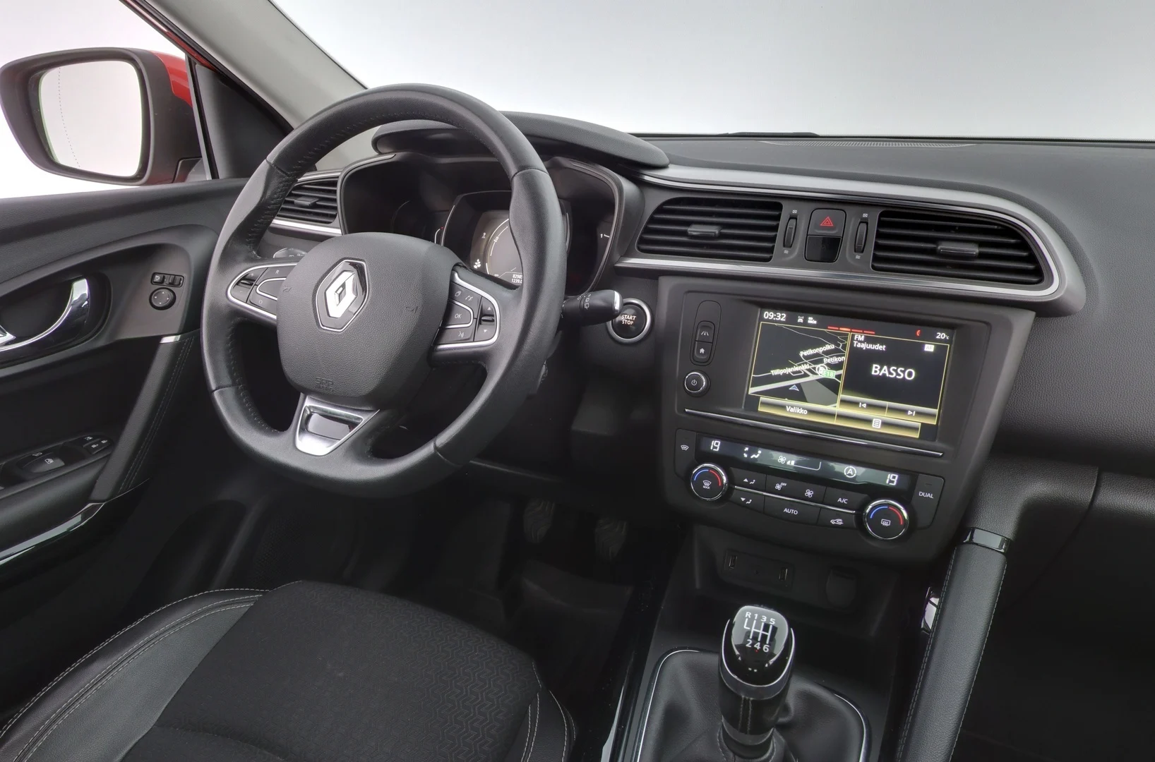 Car Image - 1UCUYW1Pb9Mzou8NNvlKFf