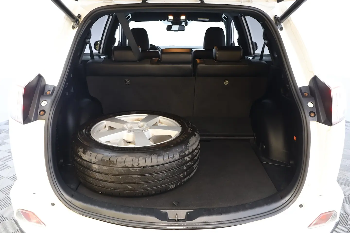 Car Image - 33u21X6WCk7S8zOY34Rl8C
