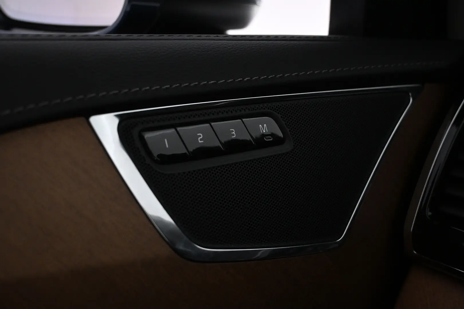 Car Image - 3iKF05N0t3y9cNj3AcmlJr