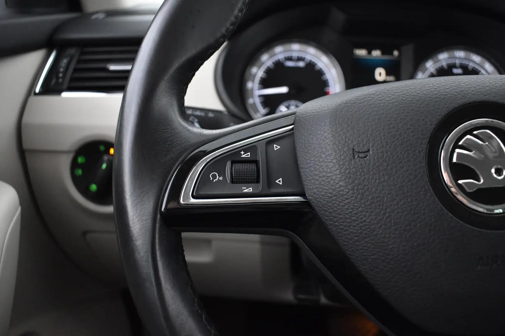 Car Image - 2A6N87Rp9LIGAb9RUVqpZJ