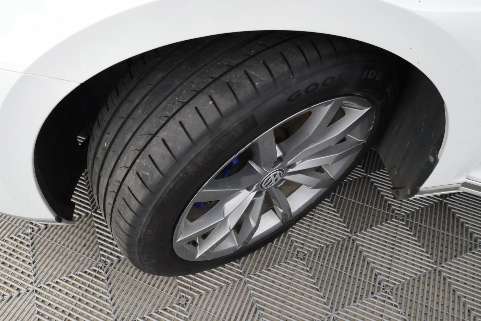 Car Image - 6dtzfnPMRFsophkK1m2tzo