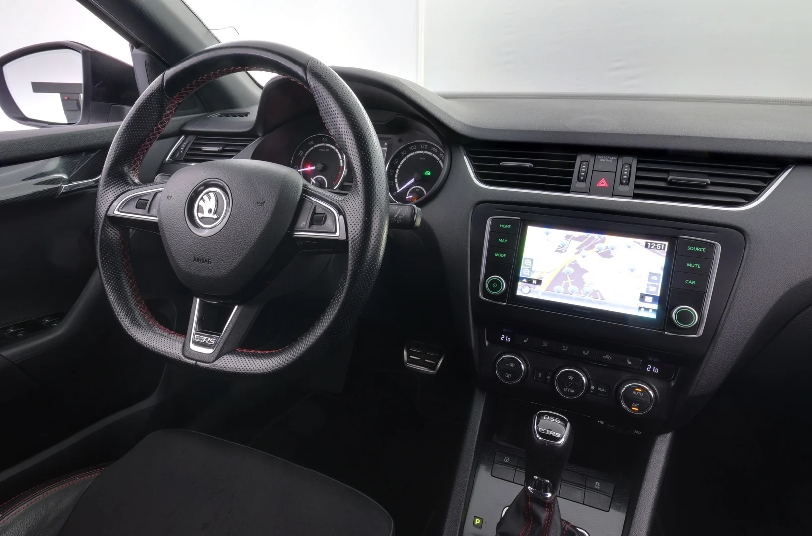 Car Image - A19UcqlAcV44igIqJ5sZL