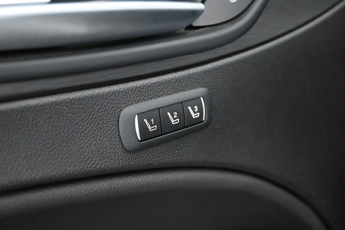 Car Image - 4Ge4Ri8XGkDMDgJoeSroFw