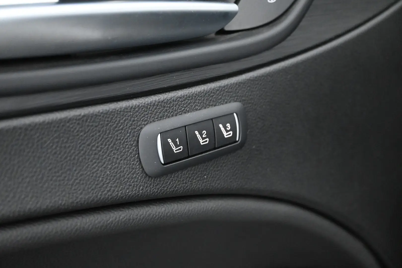 Car Image - 4Ge4Ri8XGkDMDgJoeSroFw