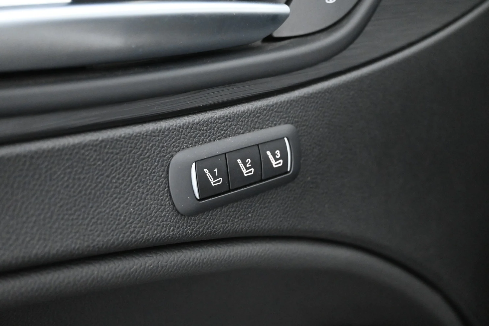 Car Image - 4Ge4Ri8XGkDMDgJoeSroFw