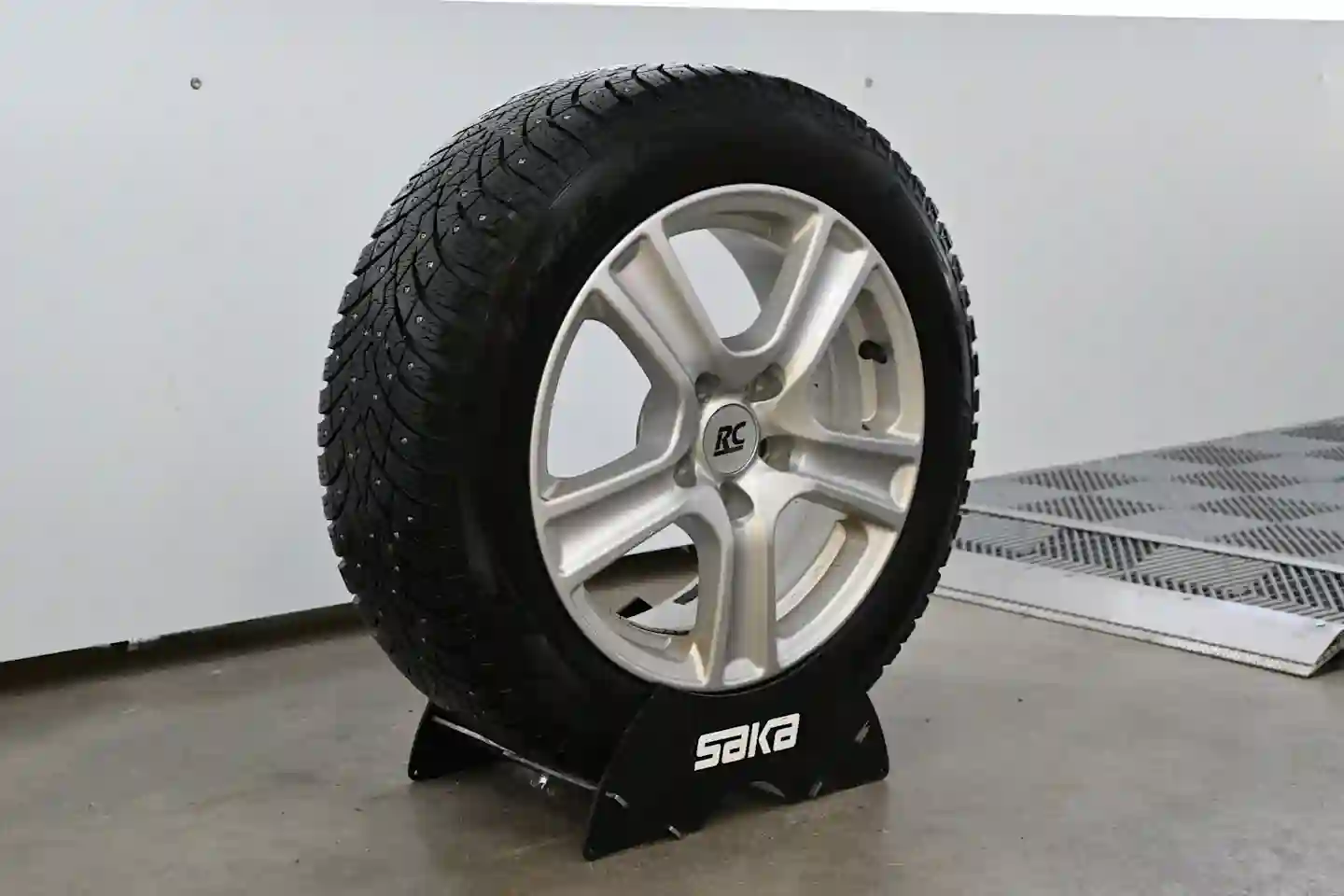 Car Image - 3V7yQg04JahpblBfgHqd2J