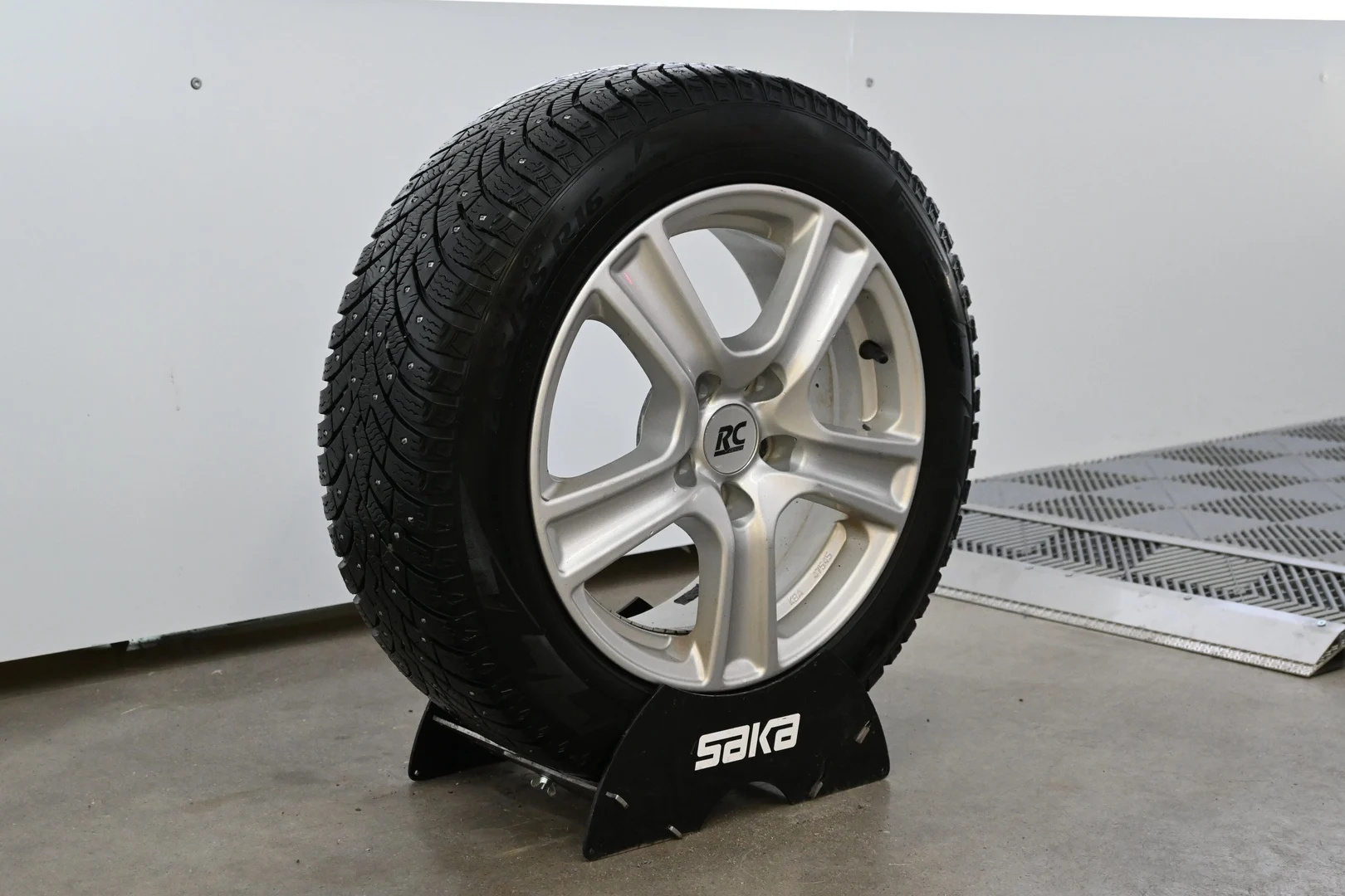 Car Image - 3V7yQg04JahpblBfgHqd2J