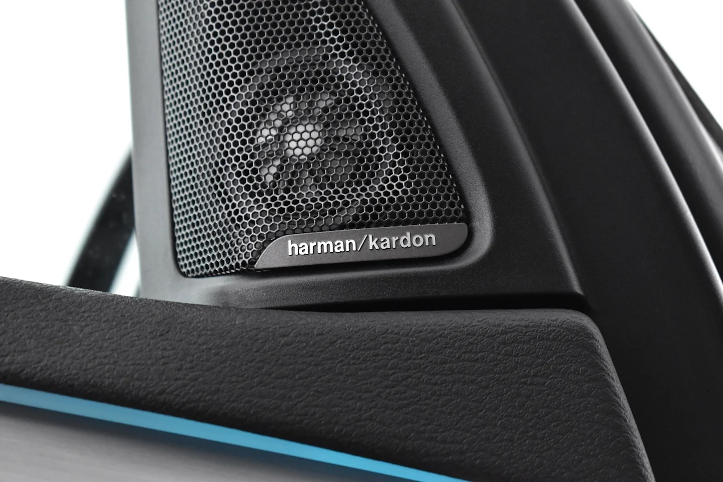 Car Image - 1Rrzv3BNPUTOUasM9SXhL5