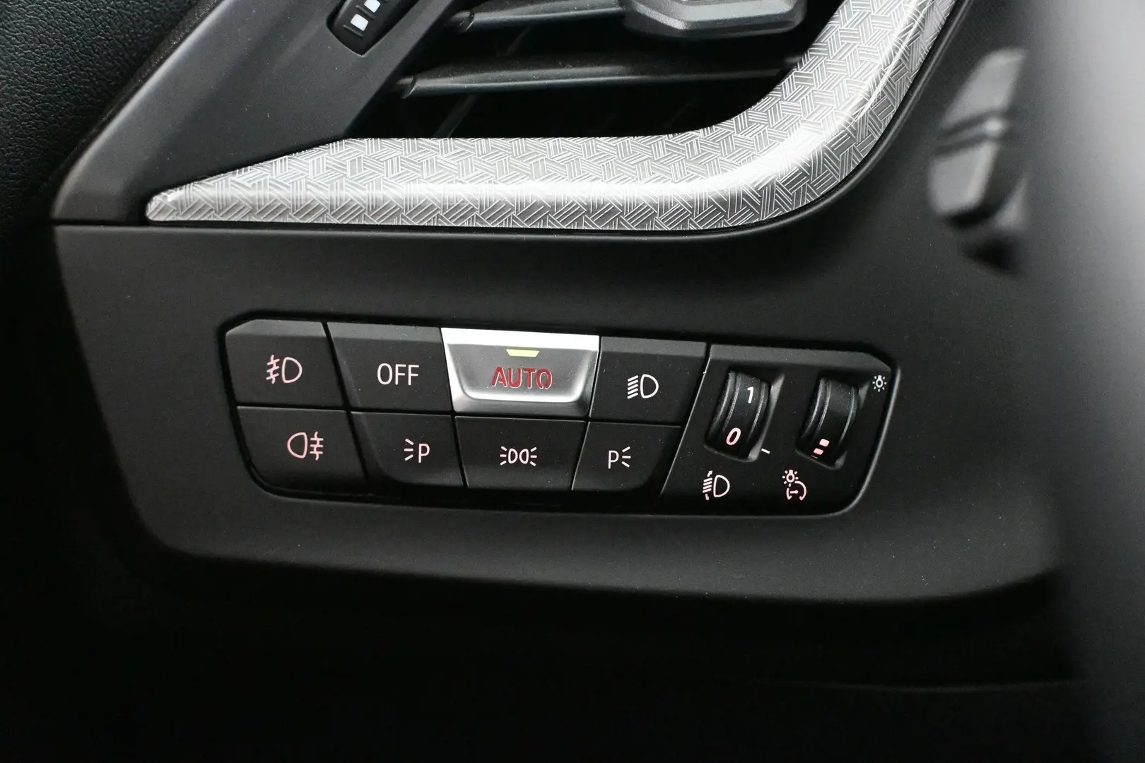 Car Image - 6wVluhMxAzH7jCWJsmZ7wN