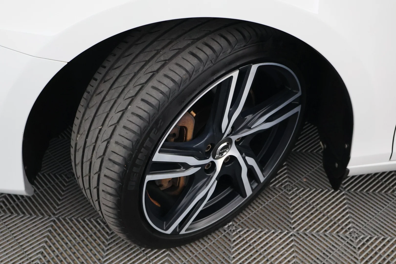 Car Image - 6Q4TU4tVTs8nZwpSYBlD9V