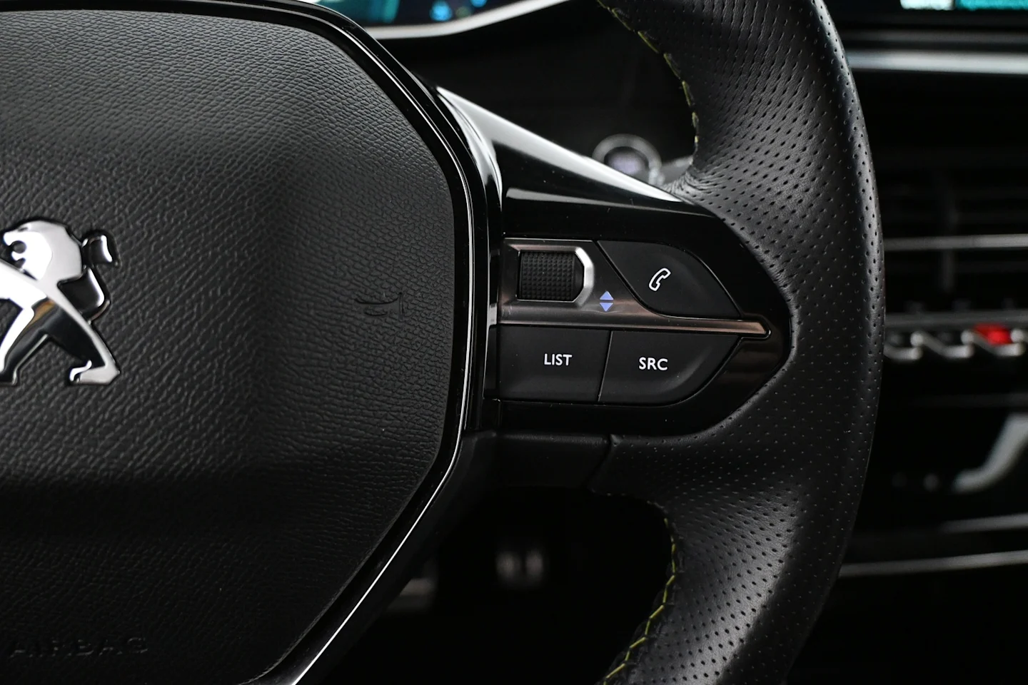 Car Image - Oyx9WXkBsVN8caE55q28K