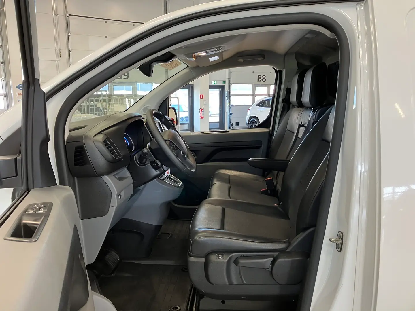 Car Image - 7zBclHnC712QpEvfRuMFlH
