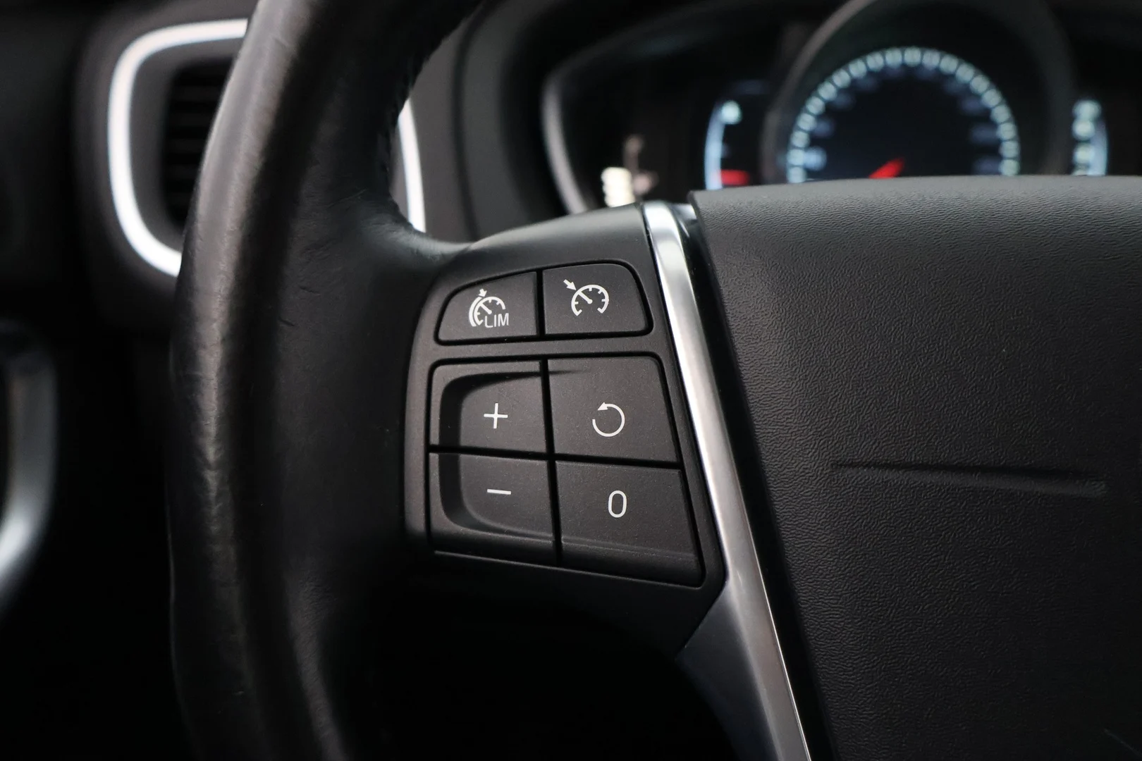 Car Image - 40ovQ7aV2ANLlkiMnUKdU4