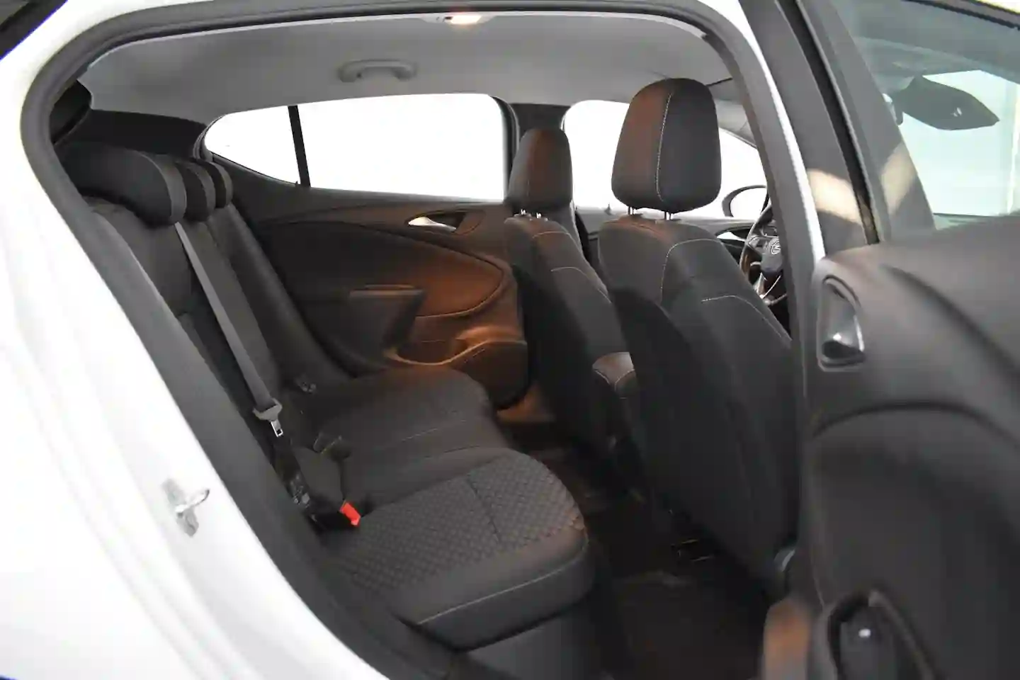 Car Image - 2iBoS3gdzqIZZ0Th9jrN1o