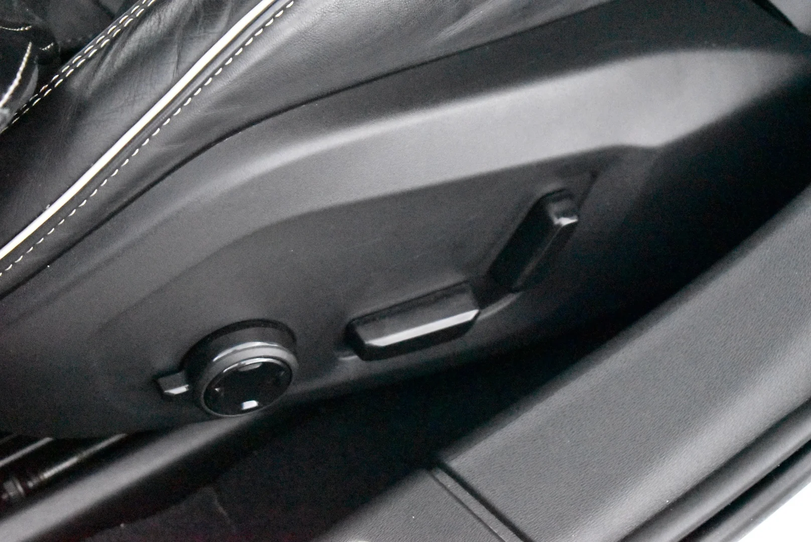 Car Image - 5pbksEAtCyykcRglaLF0bL