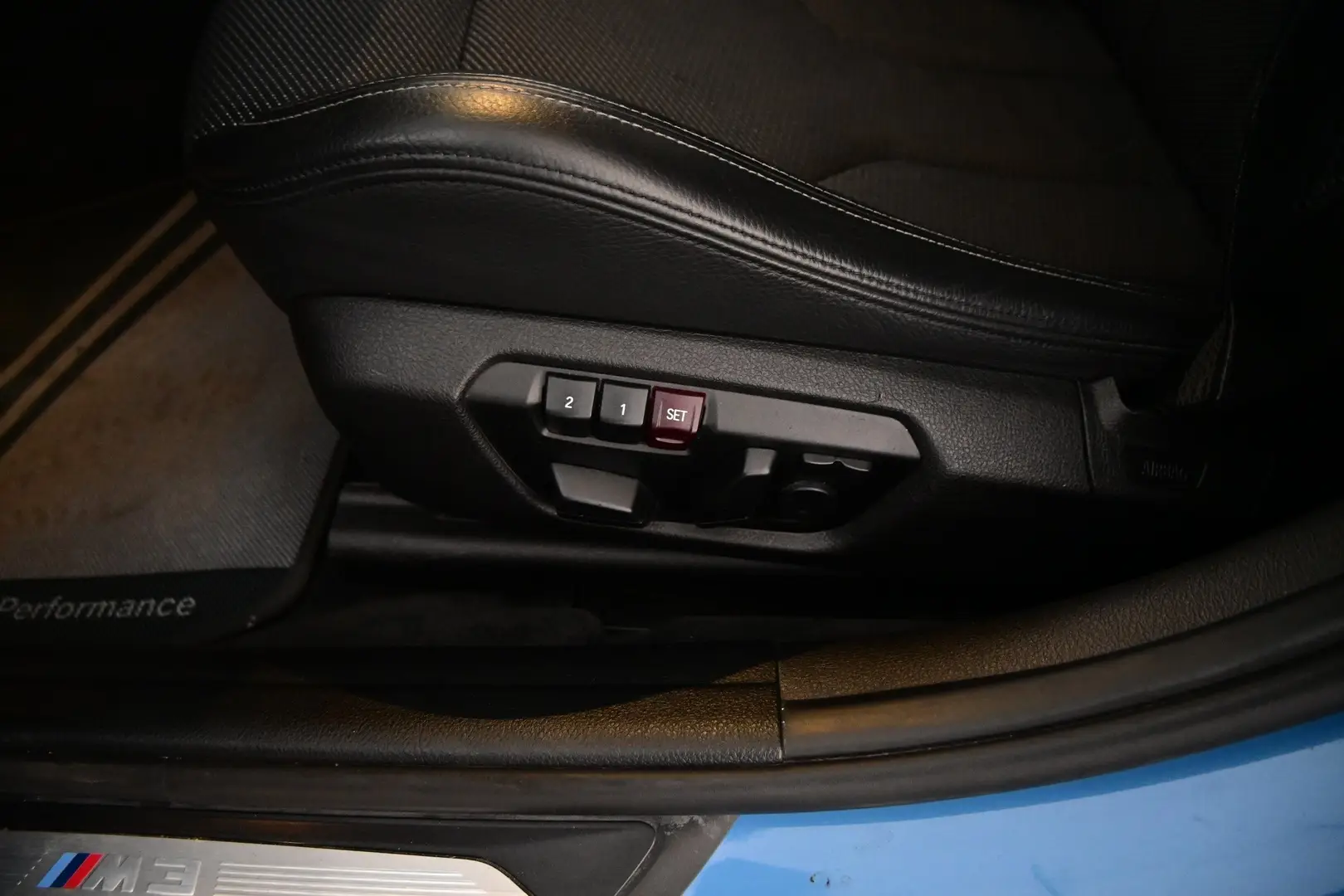 Car Image - akbDnVgzNYHma2C1xNXtI